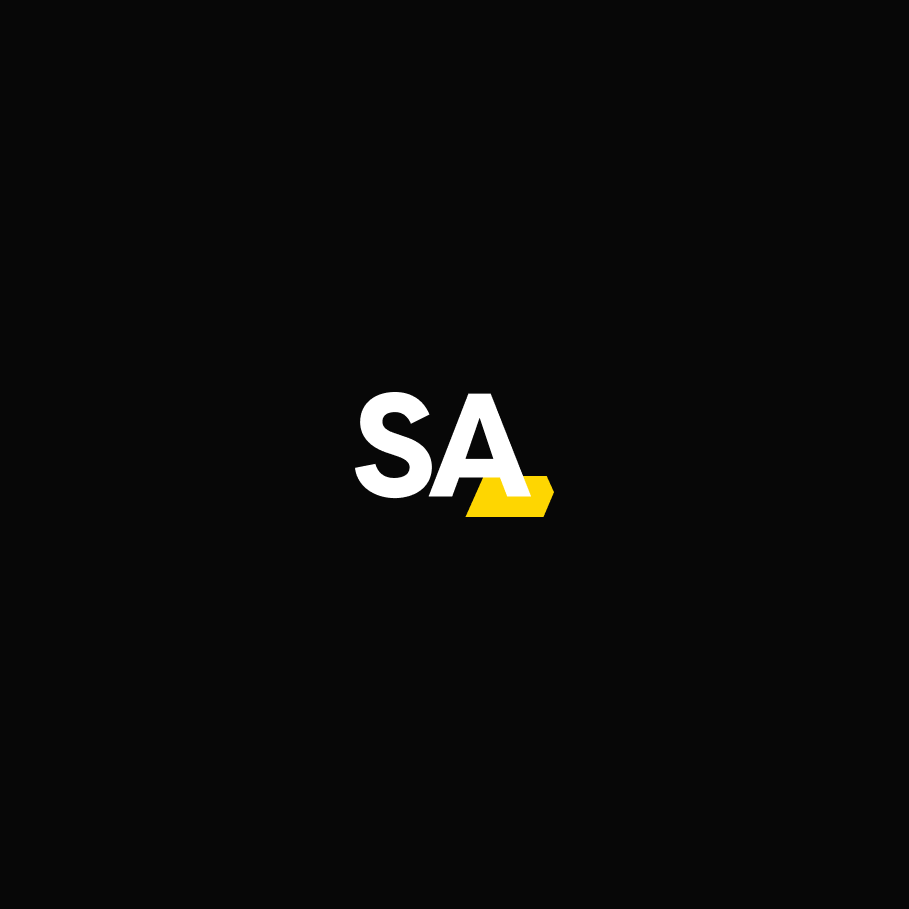 Nowe logo Startup Academy (favicon): uproszczona żółta kreska reprezentująca element identyfikacji wizualnej na przezroczystym tle.